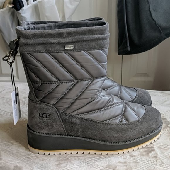 UGG Beck Boot waterproof size 8 NWOB winter boots - Picture 4 of 5